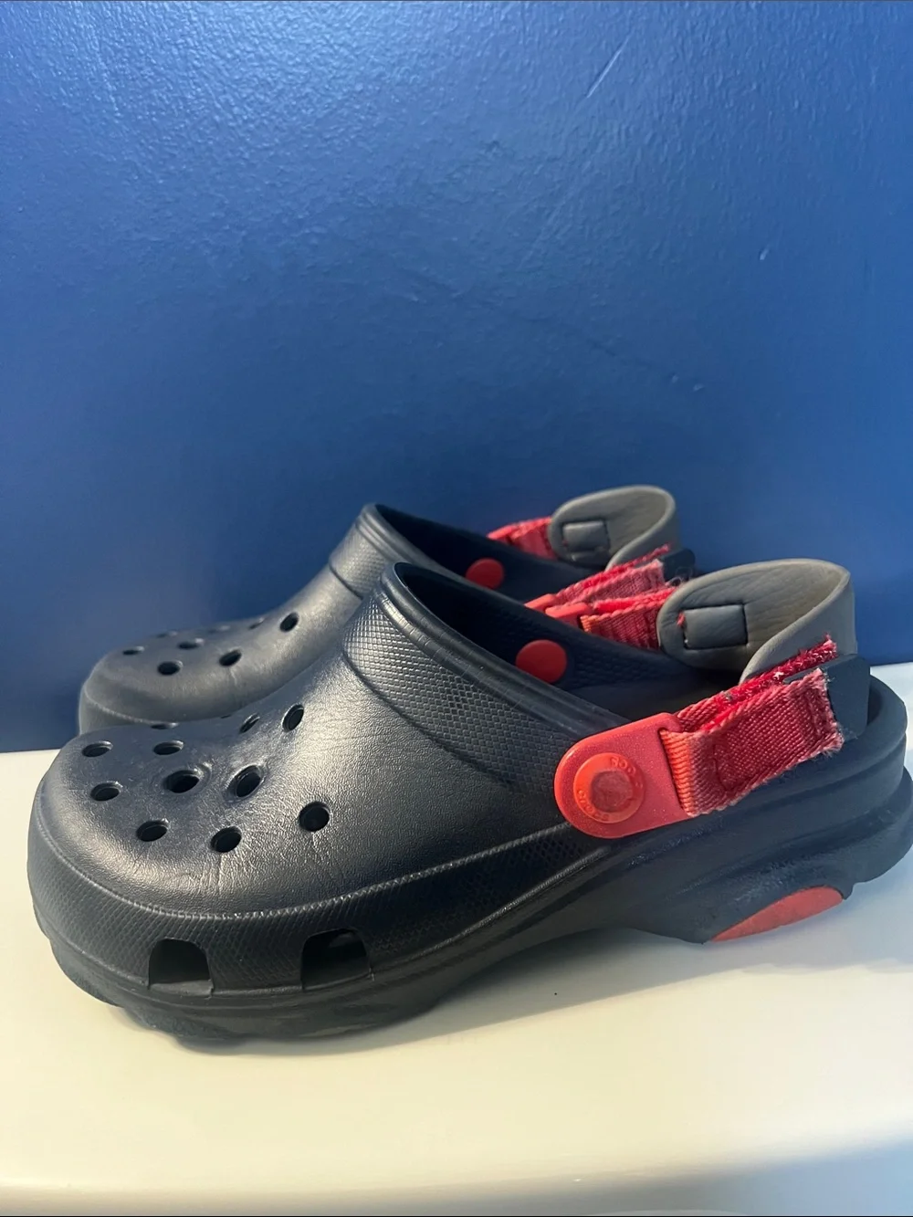CROCS Kids Navy Clog with Red Heel Strap J3
